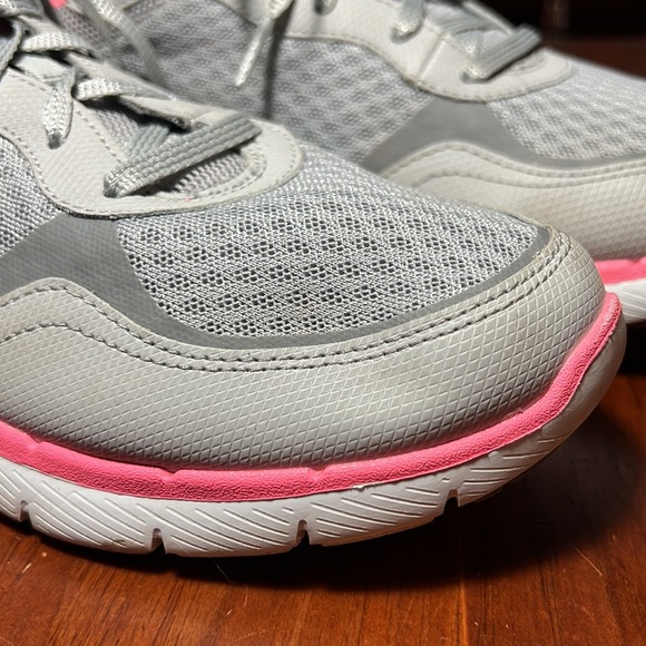 Sketchers Lite-Weight Woman’s Pink & Grey Sneakers - Picture 3 of 11